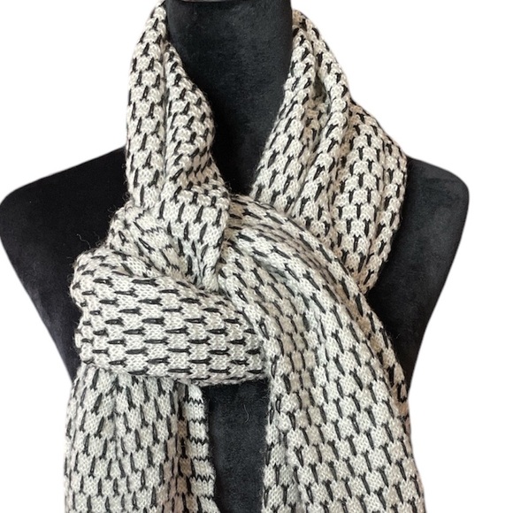 Aeropostale Pink Striped Black & White Scarf - Picture 6 of 7